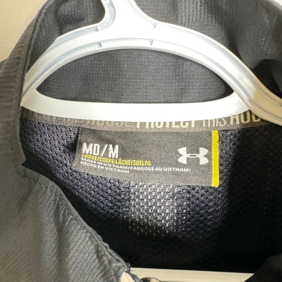 ❄️ Under Armour Men's Black/White Essential Woven Jacket - Picture 4 of 10